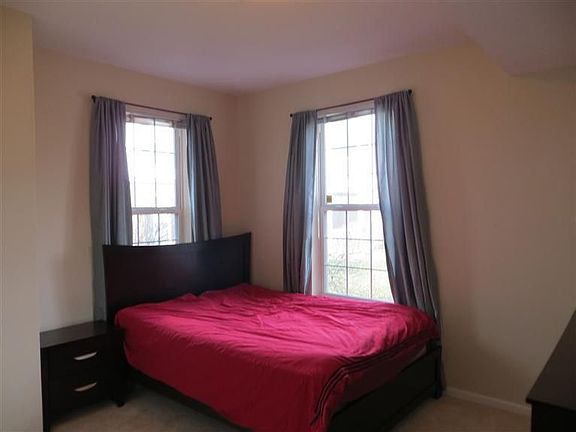 5th image of 840 W Summerfield Gln