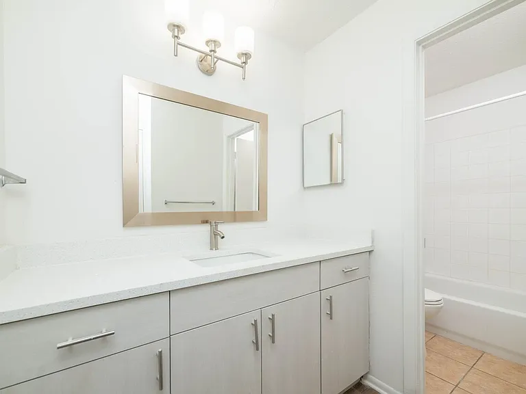 Camelot Apartments — Photo 82
