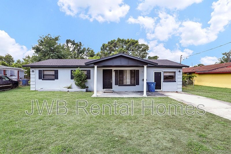 1st image of 7762 Lake Park Dr