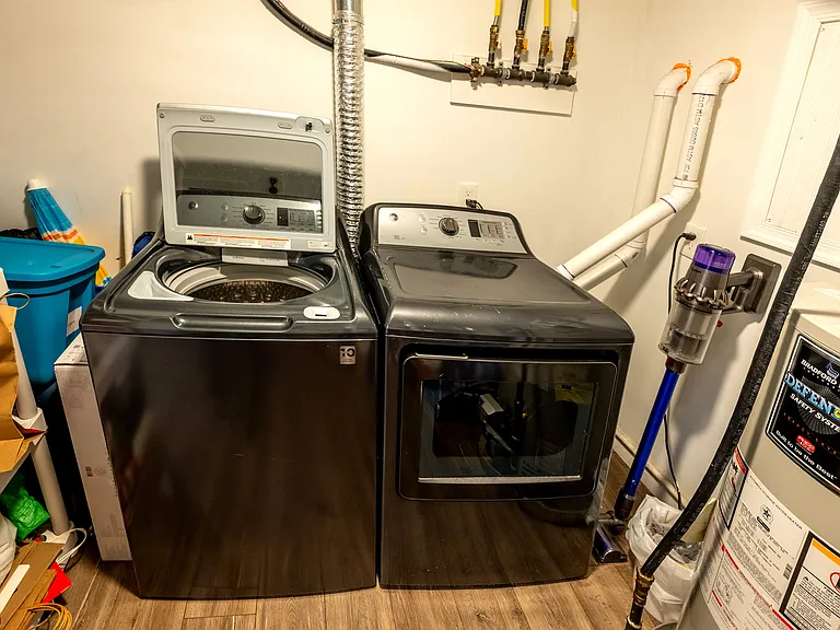Full Size Washer and Gas Dryer