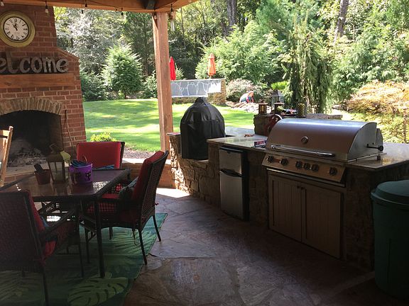 4th image of 245 Woodsedge Dr