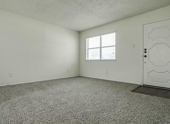 5th image of 2504 Gregory Dr
