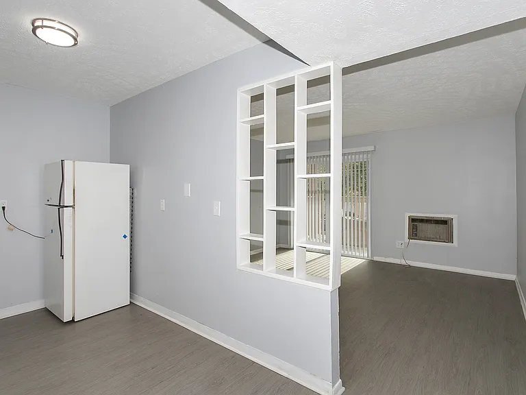 1733 W 24th St #22 — Photo 8