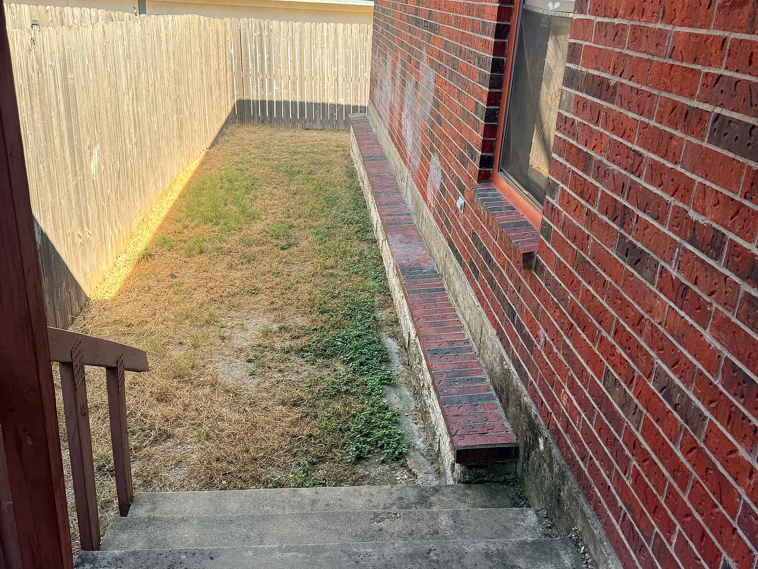 4 bed, 1200 sqft, $1,200 — Photo 2