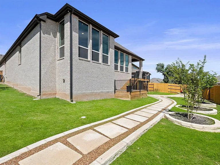 1220 Calendula Trl — Photo 36