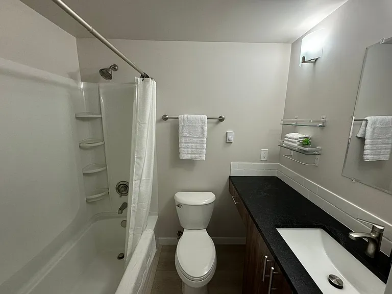 McKinnley Apartments - Luxury Studios! — Photo 8