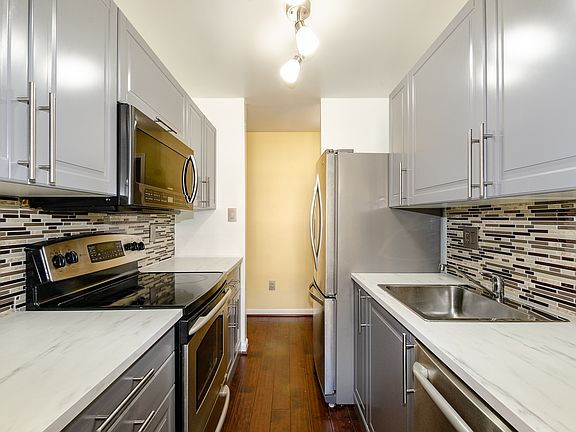 4th image of 6423 Richmond Hwy APT 202