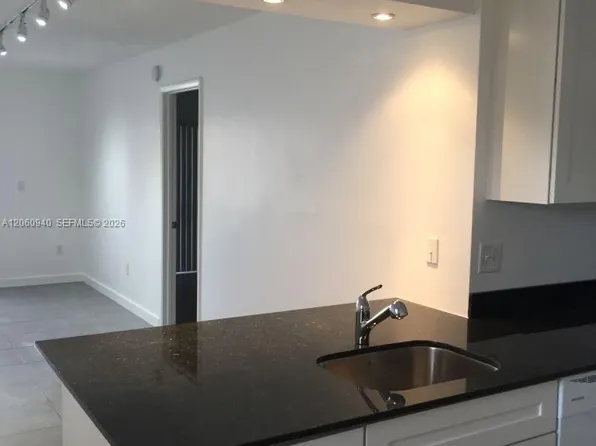 860 NE 209th Ter APT 104-33, Miami, FL 33179