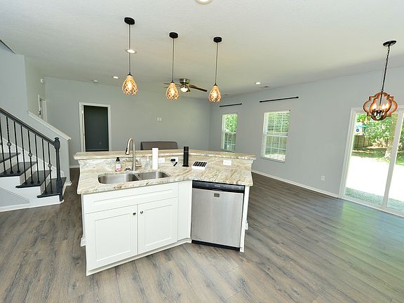 4th image of 4219 Helen St