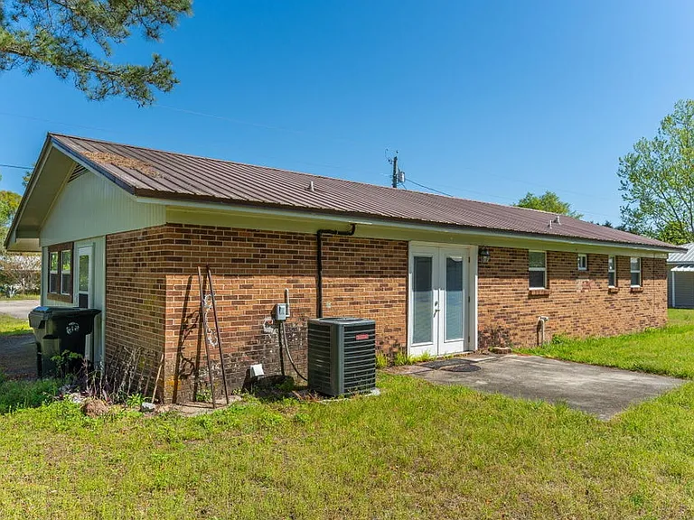 170 Sidney Ave — Photo 6