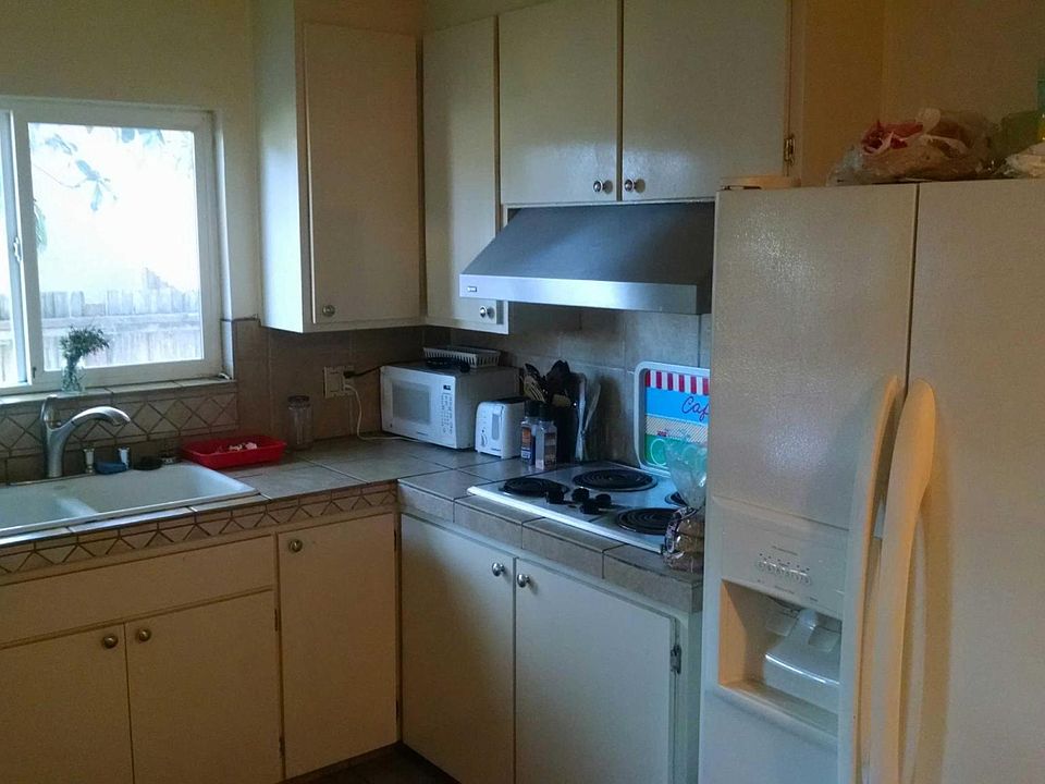 2nd image of 1812 Birch Ln