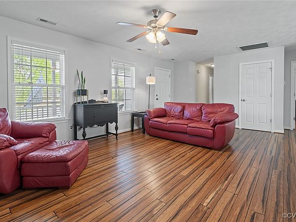 4th image of 7126 Lynnroy Way