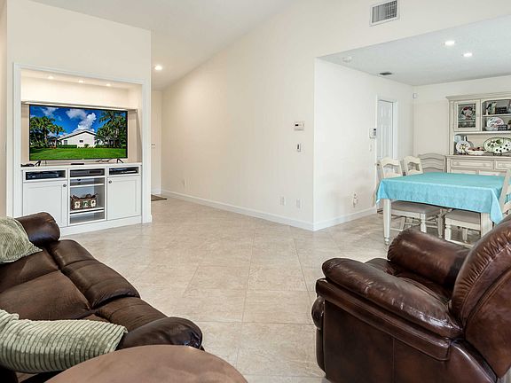 4th image of 3342 SW Villa Pl