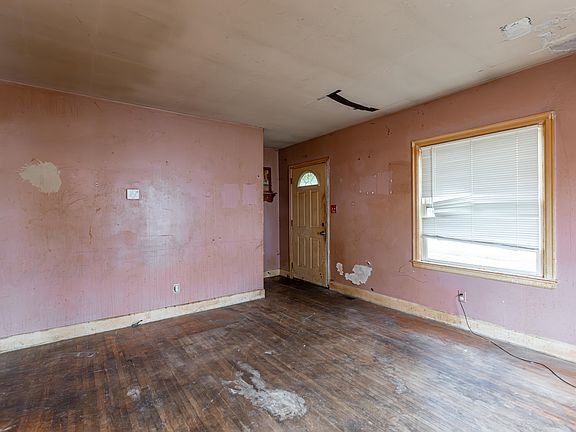 5th image of 1024 Darley Dr