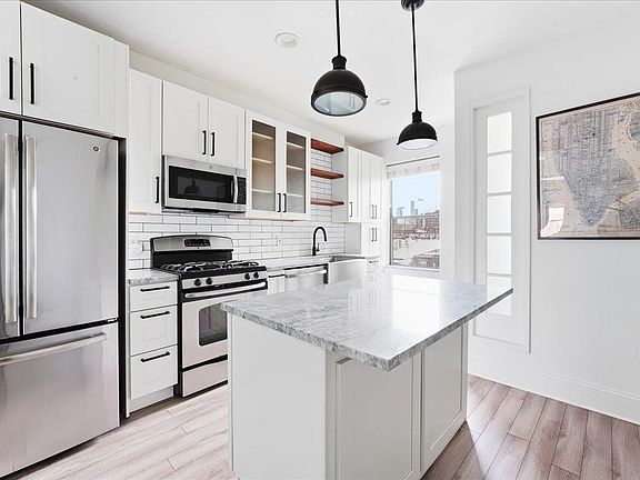 4th image of 1013 Park Ave APT 5L