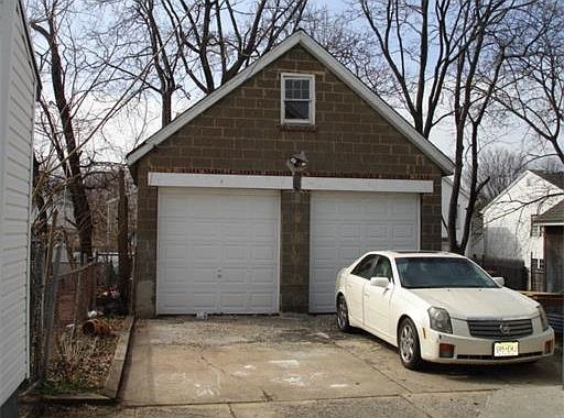 2nd image of 100 Baldwin St