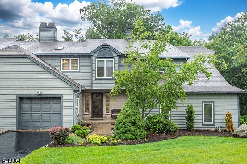 1st image of 15 Fair Ridge Ct