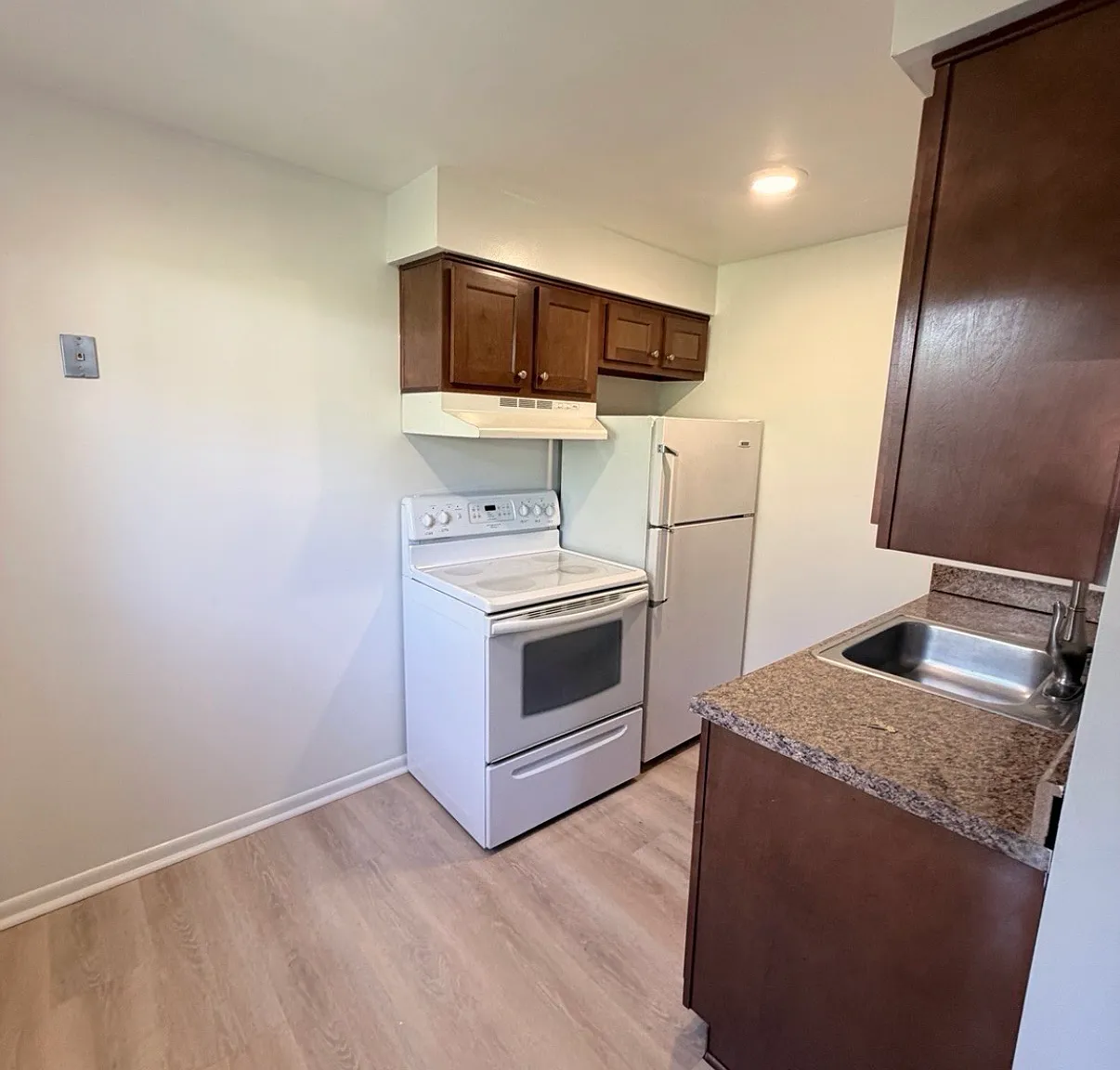 1 bed, 550 sqft, $995 — Photo 4