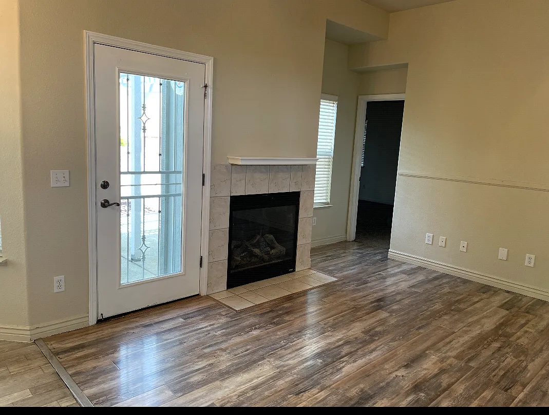 Building Photo - 651 Glenbrook Dr