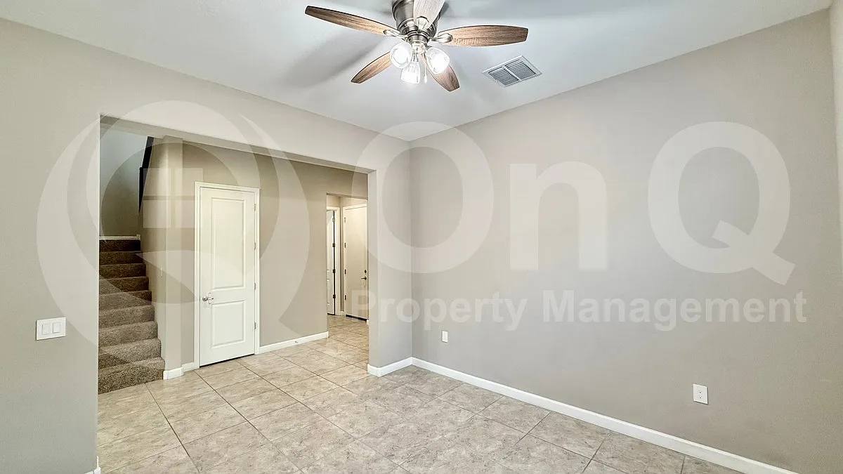 5 bed, 3.5 bath, 3311 sqft, $4,200 — Photo 3