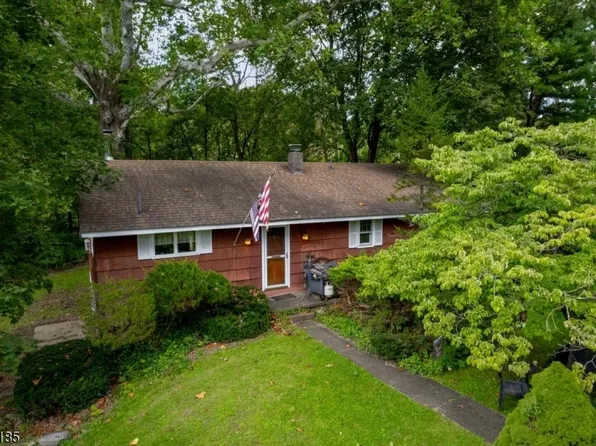 25 Church St, Bloomsbury Boro, NJ 08804