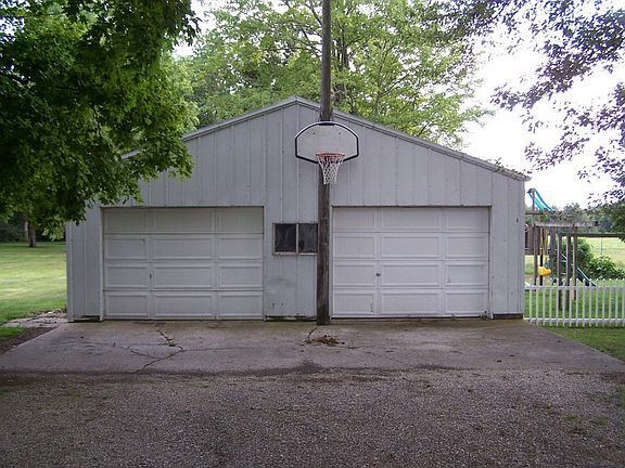 Oversized 2 car garage
						:
						Additional lean-too on the back