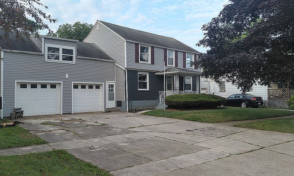 1st image of 831 W Center St