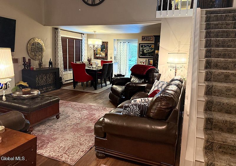 3rd image of 109 Thimbleberry Road