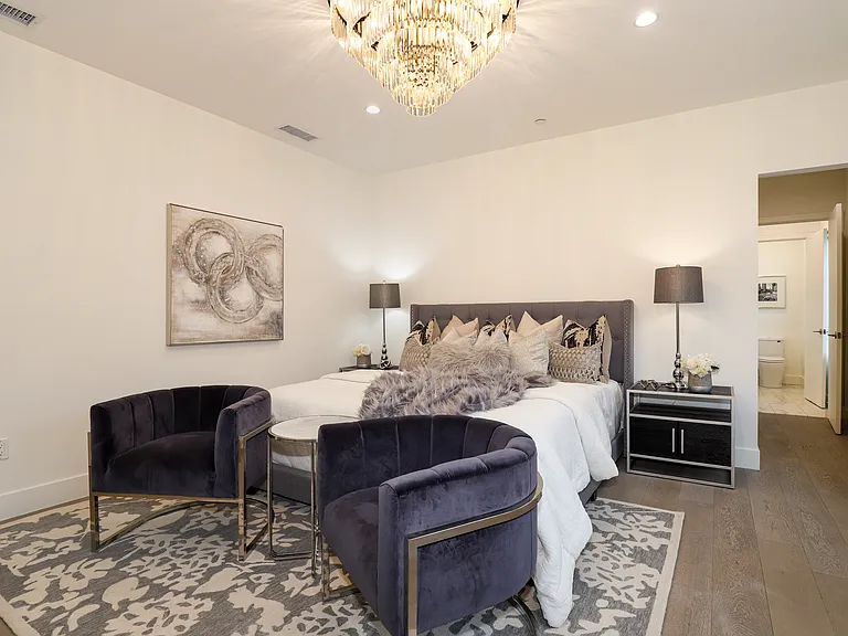 15122 Morrison St — Photo 33