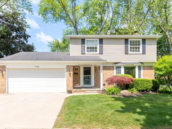 680 Eastlook Dr, Saline, MI 48176