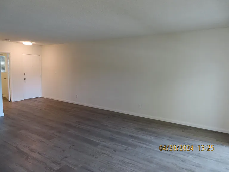 5760 Whitsett Ave #H — Photo 5