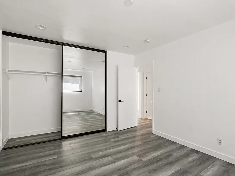 900 W College St #1A — Photo 11
