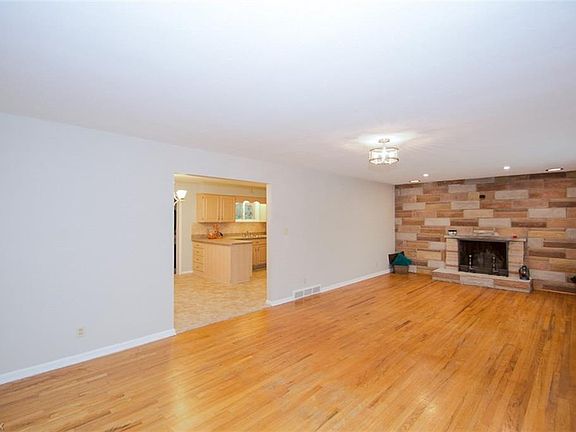 5th image of 4557 Garrett Dr
