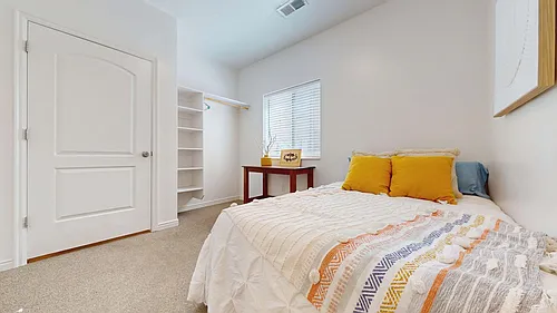 1055 W 400 N Photo 1