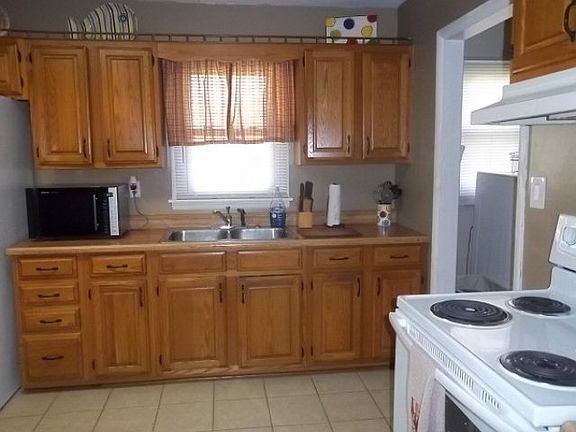 5th image of 140 Country Club Ln