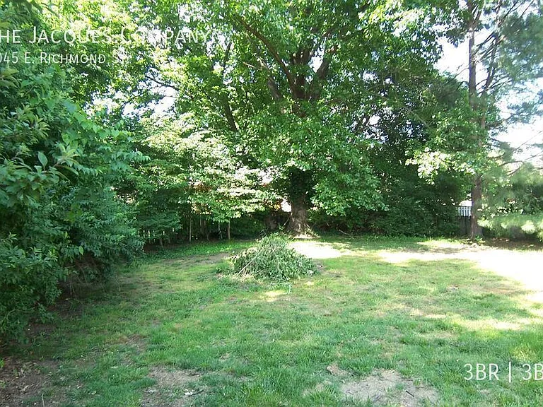 2045 E Richmond St — Photo 19
