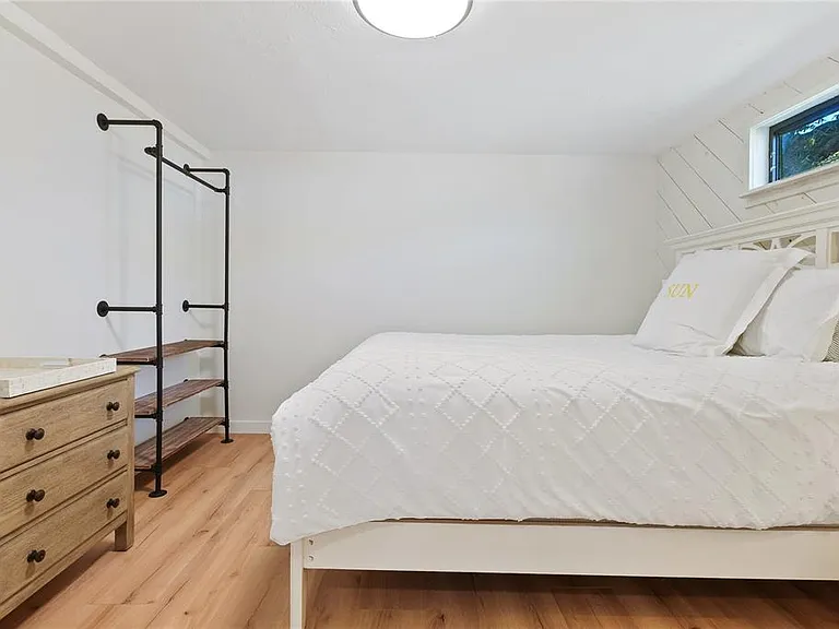 2311 Waldemere St #B — Photo 12