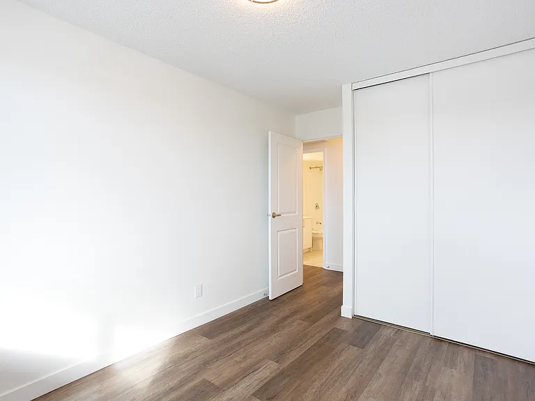 4637 Macleod Trl SW — Photo 7