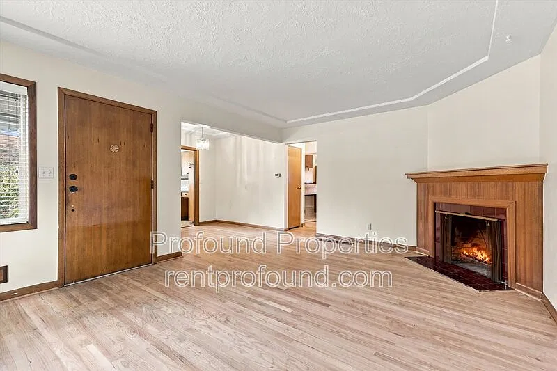 2 bed, 1.0 bath, 945 sqft, $2,195 — Photo 1
