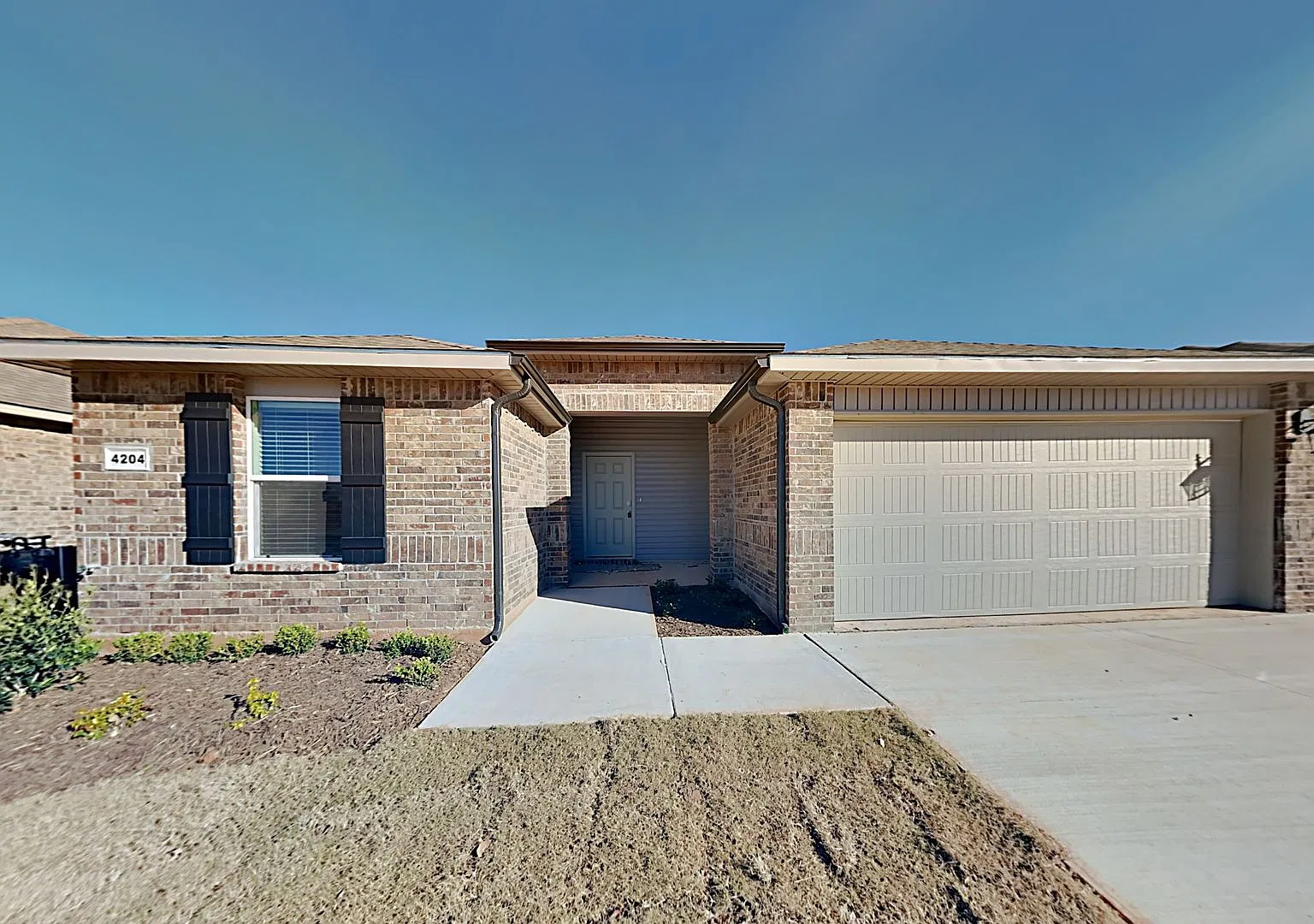 3 Bed 2 Bath Home in Mustang Schools — Photo 2