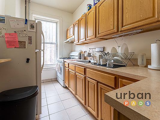 5th image of 673 Sterling Pl APT 2R