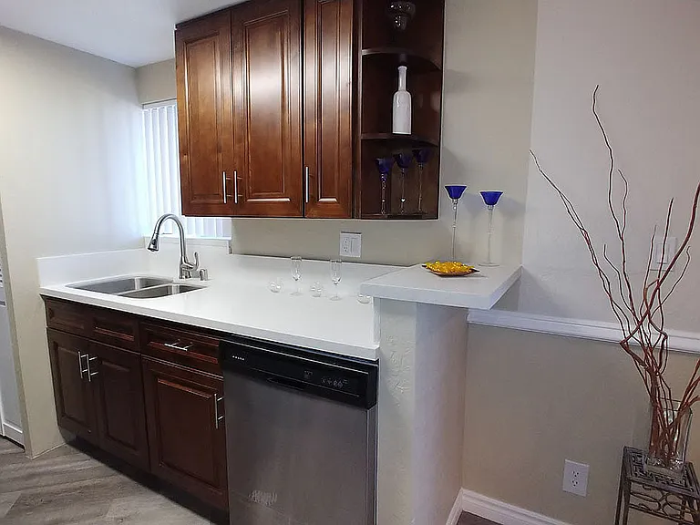 Five Star Suites — Photo 147