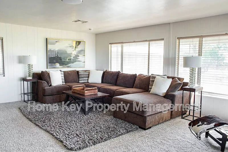 Studio, 1616 sqft, $1,650 — Photo 2
