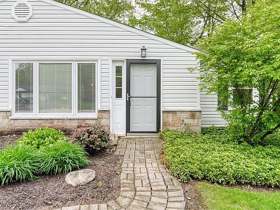 3rd image of 302 Hazelwood Dr