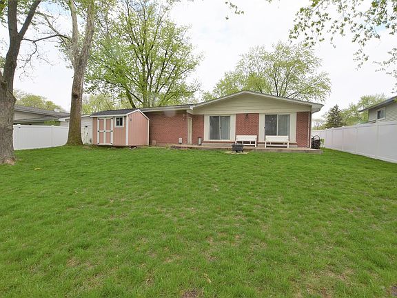 4th image of 621 Columbine Ave