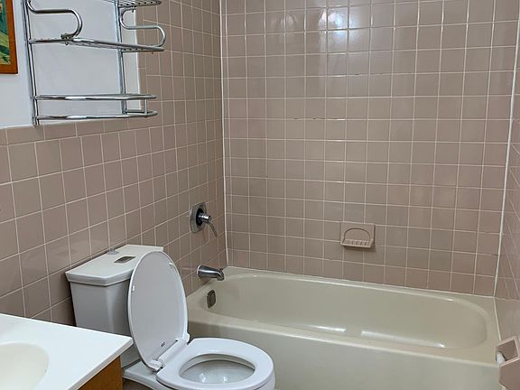 3rd image of 1774 Hammersley Ave #3