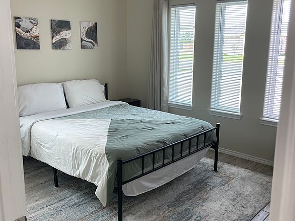 3rd image of 4904 N Hiawatha Dr #2