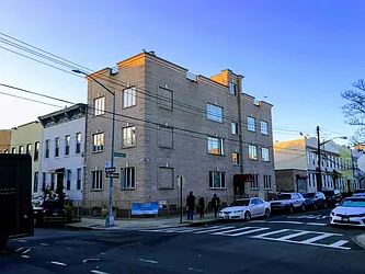 1905 Putnam Avenue #2L image 1 of 8