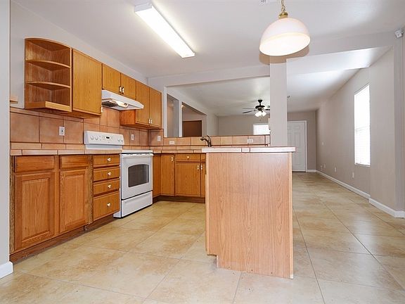 4th image of 12540 N B St