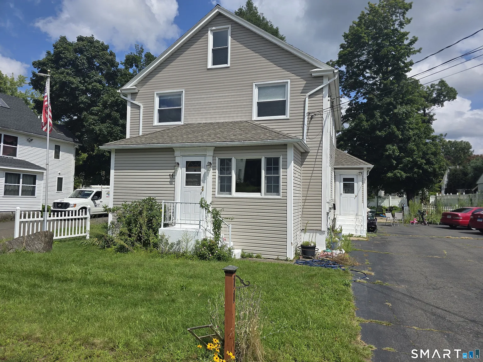 2 bed, 1.0 bath, 2424 sqft, $1,750 — Photo 2